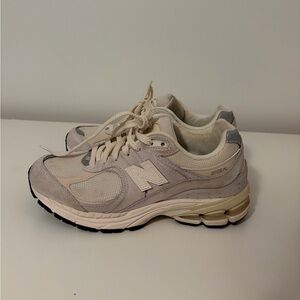 New Balance Beige 2000 R Sneakers